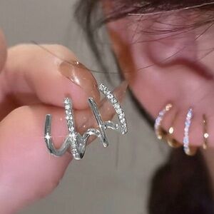 Sparkly 4 pronged Silver Crystal Earrings